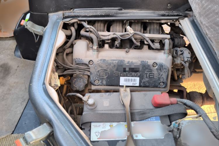 Used Wuling Rongguang 2011 1.2L Base Version Engine Bay