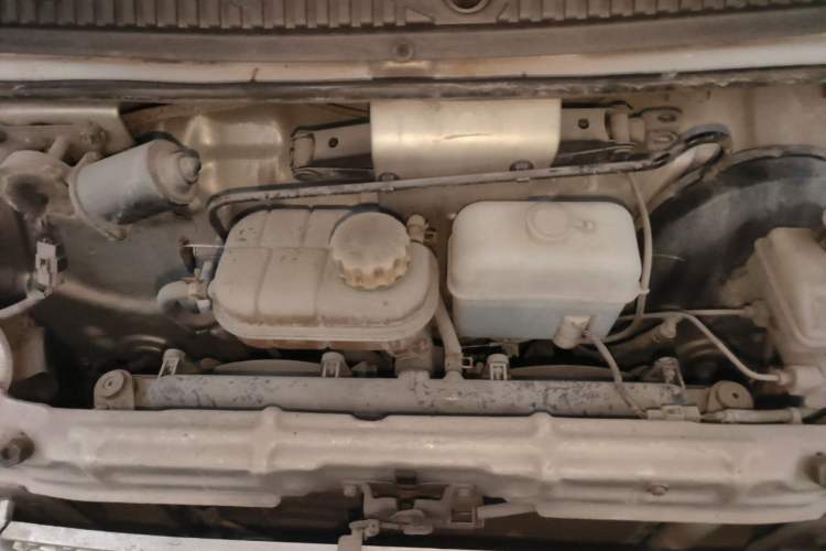 Used Wuling Rongguang 2011 1.2L Base Version Engine Bay