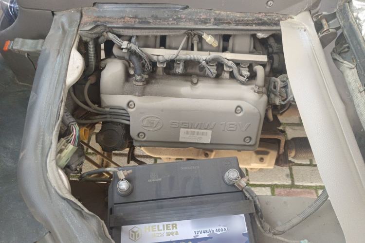 Used Wuling Rongguang 2011 1.2L Standard Version Engine Bay