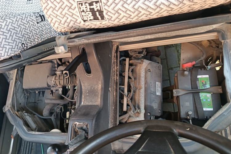 Used Wuling Rongguang 2011 1.2L Base Version Engine Bay