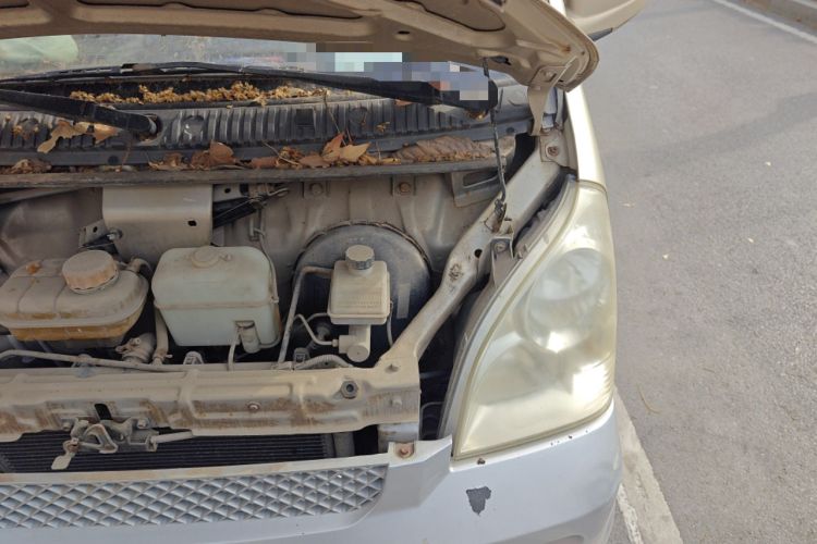 Used Wuling Rongguang 2011 1.2L Standard Version Engine Bay Left
