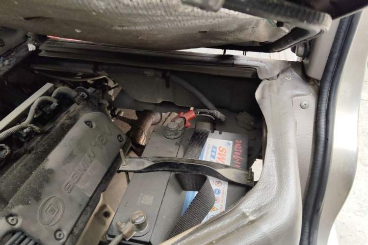 Used Wuling Rongguang 2011 1.2L Standard Version Engine Bay Left