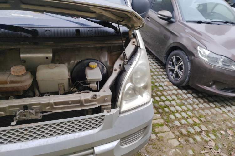 Used Wuling Rongguang 2011 1.2L Base Version Engine Bay Left