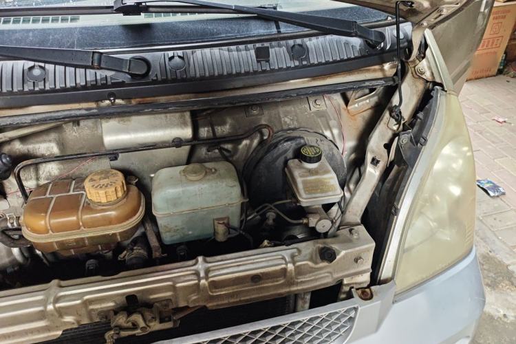 Used Wuling Rongguang 2011 1.2L Standard Version Engine Bay Left