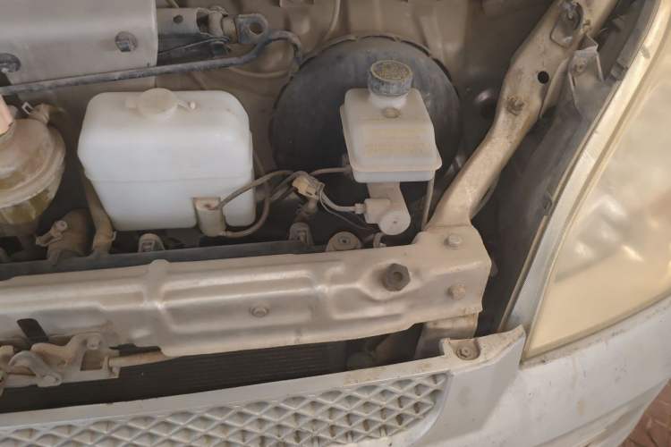 Used Wuling Rongguang 2011 1.2L Base Version Engine Bay Left