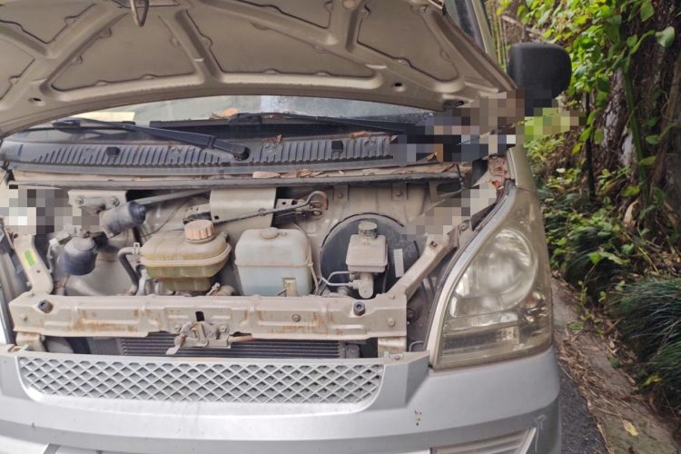 Used Wuling Rongguang 2011 1.2L Base Version Engine Bay Left