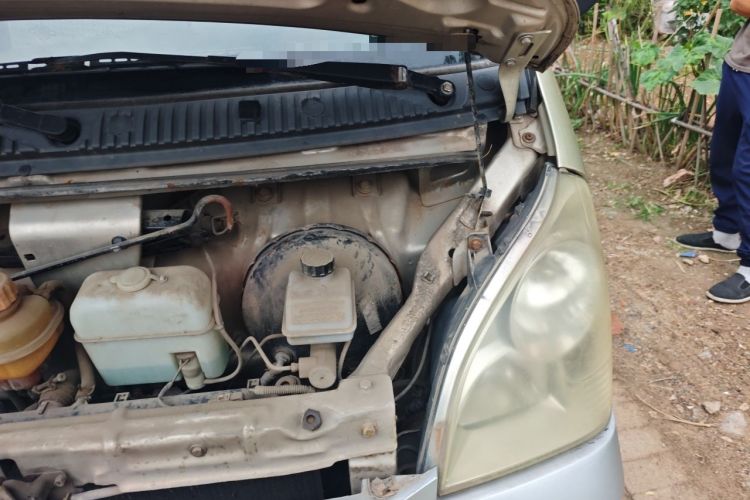 Used Wuling Rongguang 2011 1.2L Base Version Engine Bay Left