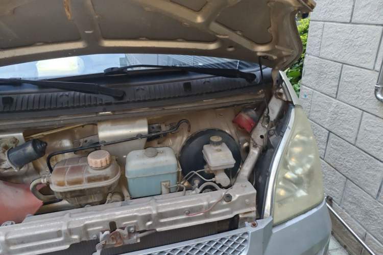 Used Wuling Rongguang 2011 1.2L Base Version Engine Bay Left