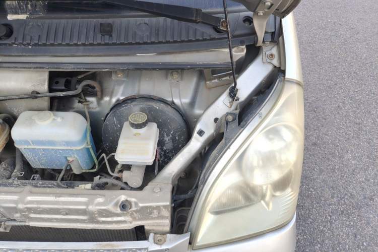 Used Wuling Rongguang 2011 1.2L Base Version Engine Bay Left