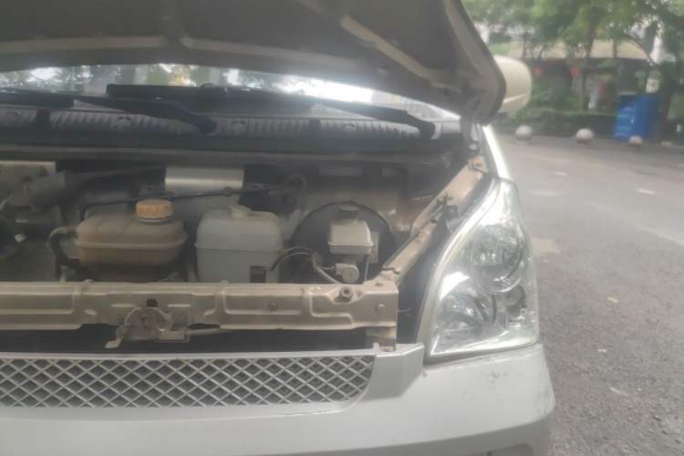 Used Wuling Rongguang 2011 1.2L Standard Version Engine Bay Left