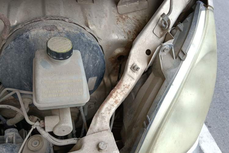 Used Wuling Rongguang 2011 1.2L Comfort Model Engine Bay Left