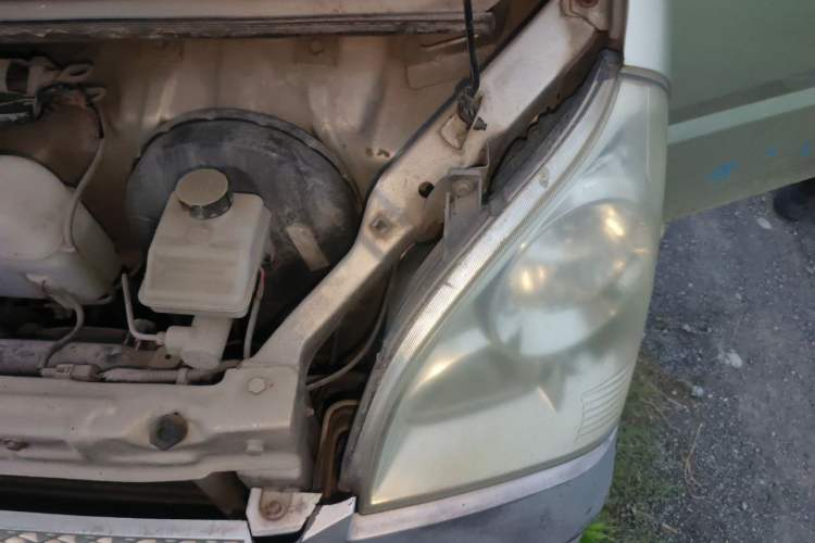 Used Wuling Rongguang 2011 1.2L Base Version Engine Bay Left