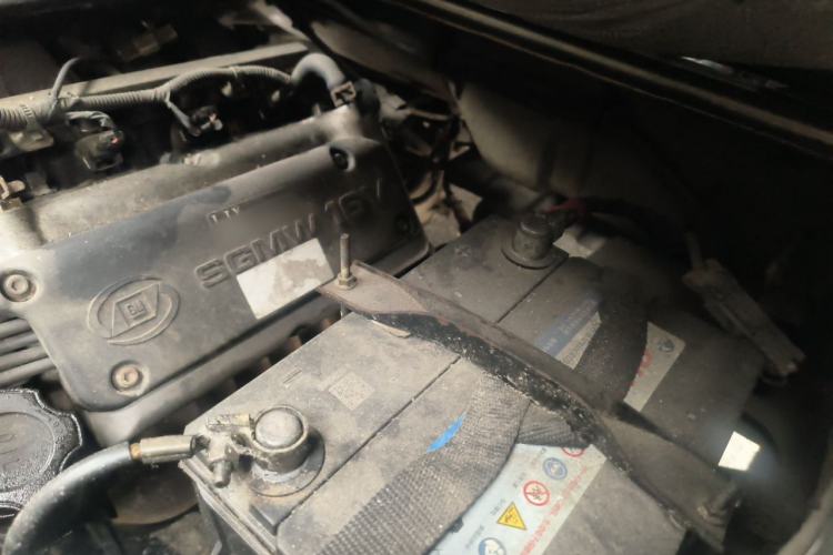 Used Wuling Rongguang 2011 1.2L Base Version Engine Bay Left