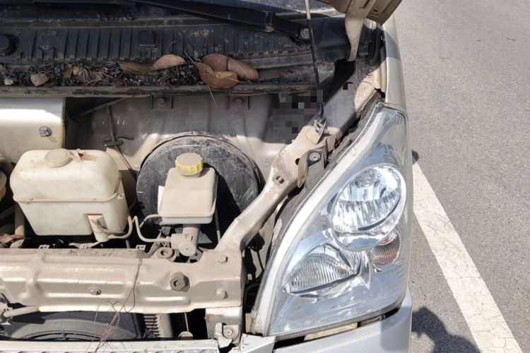Used Wuling Rongguang 2011 1.2L Base Version Engine Bay Left