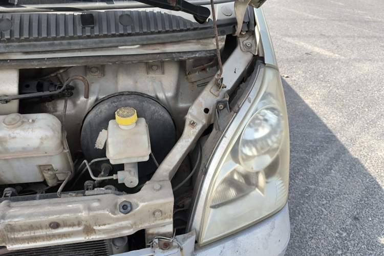 Used Wuling Rongguang 2011 1.2L Base Version Engine Bay Left