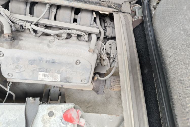 Used Wuling Rongguang 2011 1.2L Standard Version Engine Bay Left