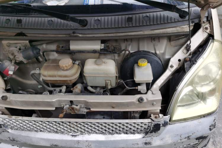 Used Wuling Rongguang 2011 1.2L Base Version Engine Bay Left