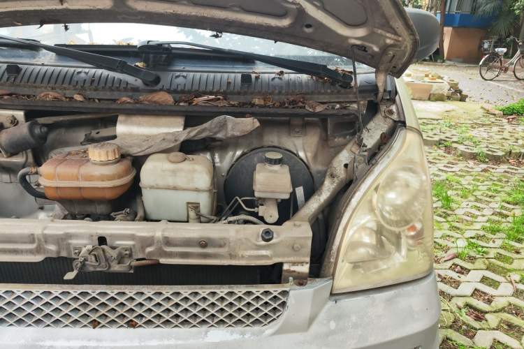 Used Wuling Rongguang 2011 1.2L Base Version Engine Bay Left