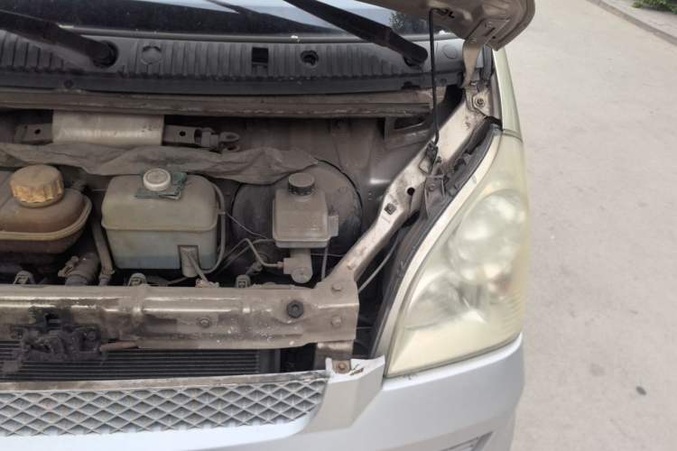 Used Wuling Rongguang 2011 1.2L Base Version Engine Bay Left