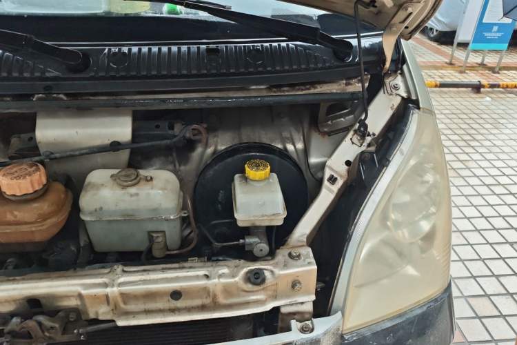 Used Wuling Rongguang 2011 1.2L Base Version Engine Bay Left