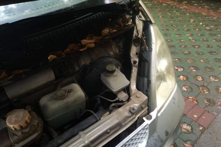 Used Wuling Rongguang 2011 1.2L Comfort Model Engine Bay Left