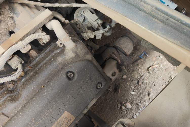 Used Wuling Rongguang 2011 1.2L Base Version Engine Bay Left