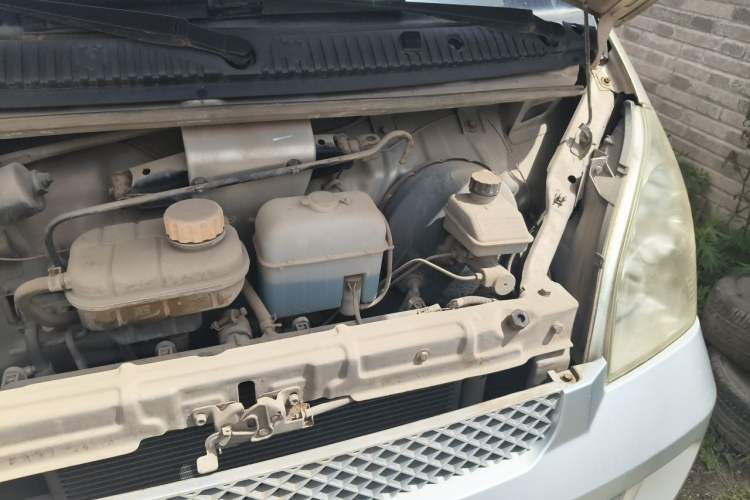 Used Wuling Rongguang 2011 1.2L Base Version Engine Bay Left