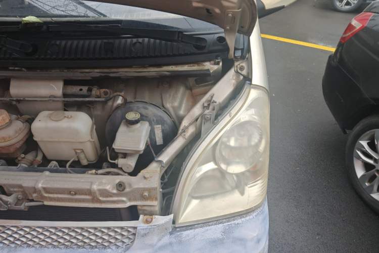 Used Wuling Rongguang 2011 1.2L Standard Version Engine Bay Left