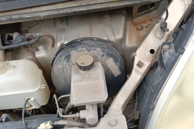 Used Wuling Rongguang 2011 1.2L Base Version Engine Bay Left