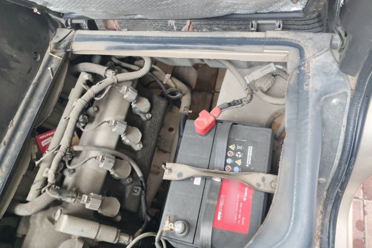 Used Wuling Rongguang 2011 1.5L Base Version Engine Bay Left