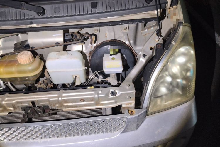 Used Wuling Rongguang 2011 1.2L Standard Version Engine Bay Left