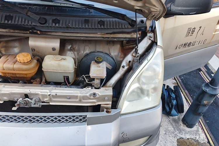 Used Wuling Rongguang 2011 1.2L Comfort Model Engine Bay Left