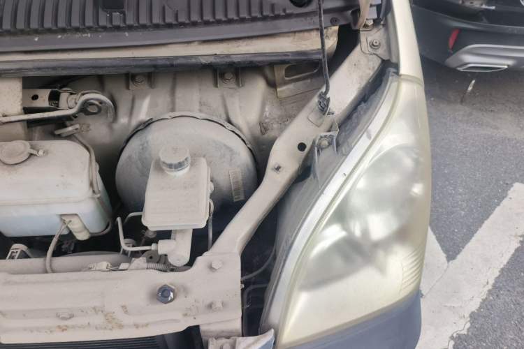 Used Wuling Rongguang 2011 1.2L Base Version Engine Bay Left
