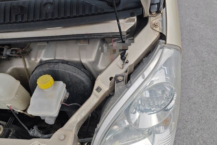 Used Wuling Rongguang 2011 1.2L Base Version Engine Bay Left