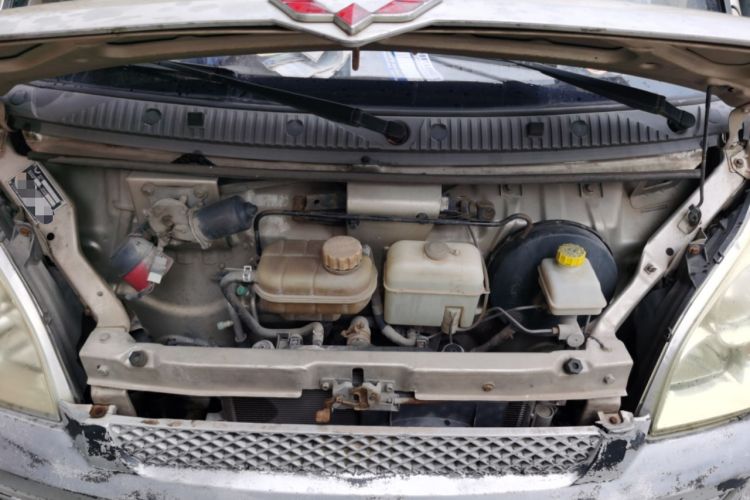 Used Wuling Rongguang 2011 1.2L Base Version Engine Bay