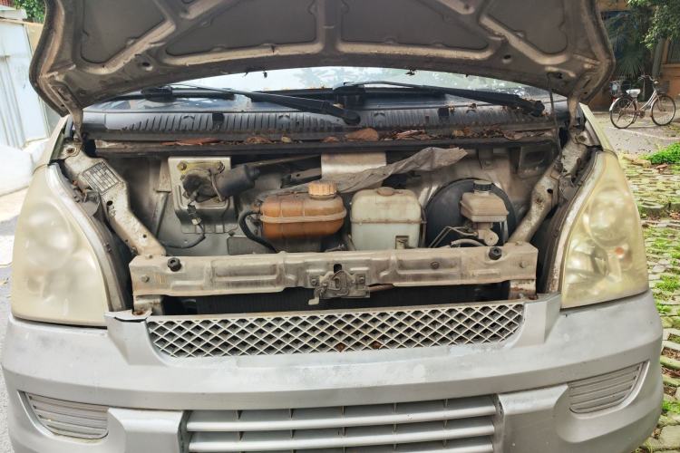 Used Wuling Rongguang 2011 1.2L Base Version Engine Bay