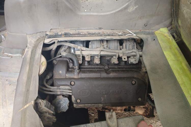 Used Wuling Rongguang 2011 1.2L Standard Version Engine Bay
