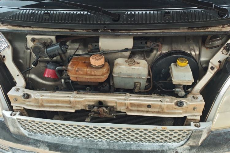 Used Wuling Rongguang 2011 1.2L Base Version Engine Bay
