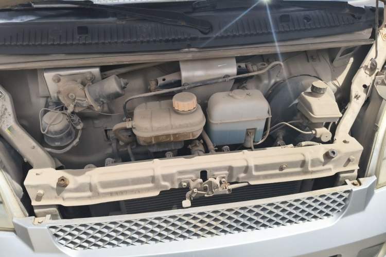 Used Wuling Rongguang 2011 1.2L Base Version Engine Bay