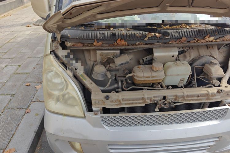 Used Wuling Rongguang 2011 1.2L Standard Version Engine Bay Right
