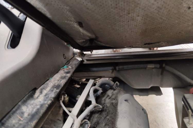 Used Wuling Rongguang 2011 1.2L Standard Version Engine Bay Right
