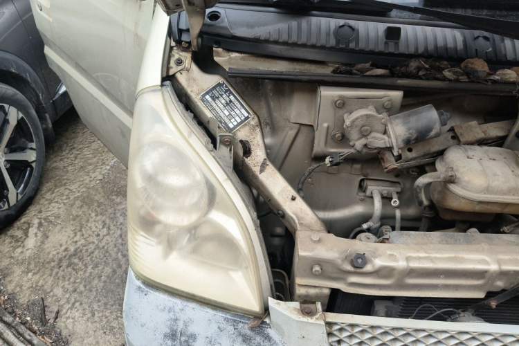 Used Wuling Rongguang 2011 1.2L Standard Version Engine Bay Right