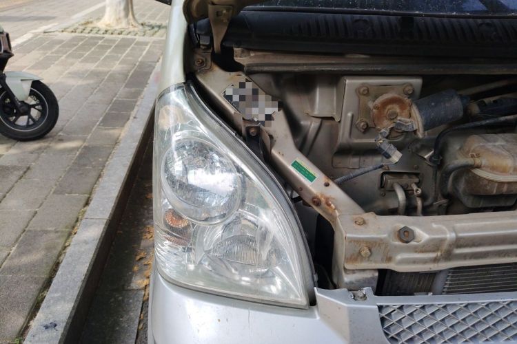 Used Wuling Rongguang 2011 1.2L Standard Version Engine Bay Right