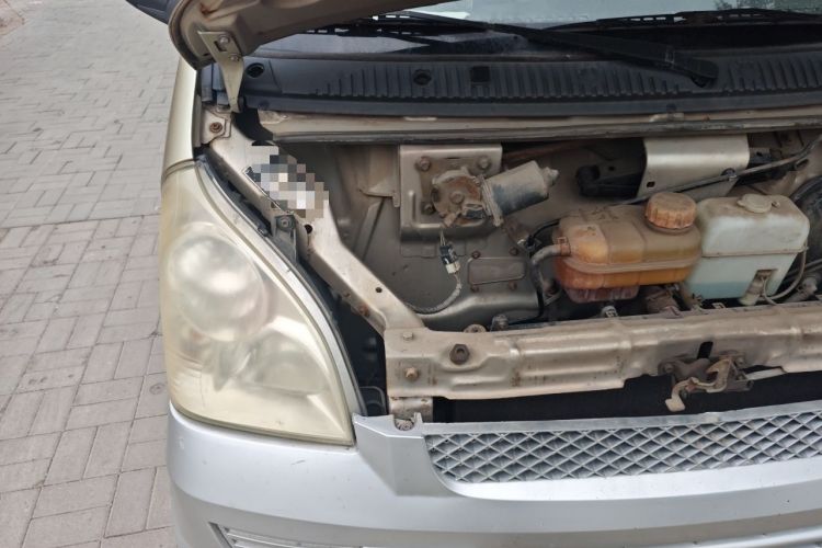 Used Wuling Rongguang 2011 1.2L Base Version Engine Bay Right