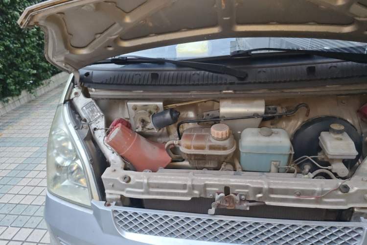Used Wuling Rongguang 2011 1.2L Base Version Engine Bay Right