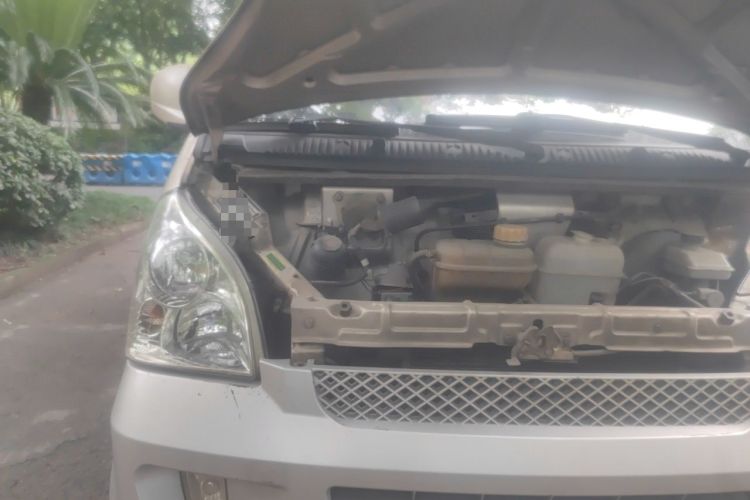 Used Wuling Rongguang 2011 1.2L Standard Version Engine Bay Right