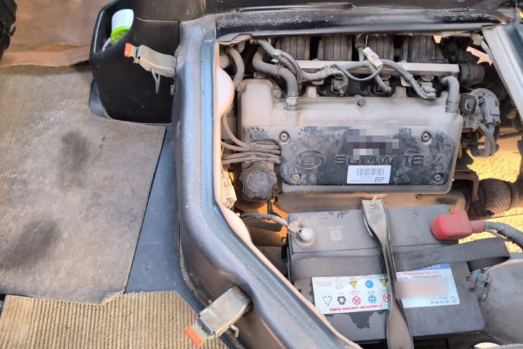 Used Wuling Rongguang 2011 1.2L Base Version Engine Bay Right