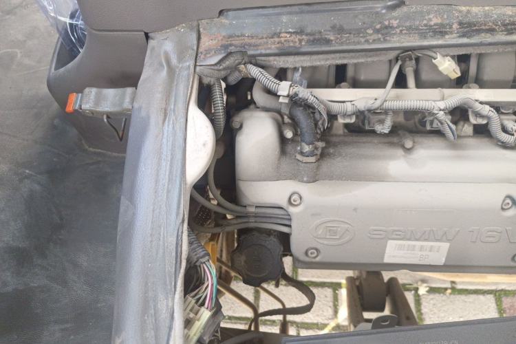 Used Wuling Rongguang 2011 1.2L Standard Version Engine Bay Right