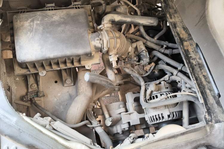 Used Wuling Rongguang 2011 1.2L Standard Version Engine Bay Right