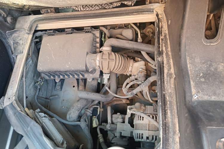 Used Wuling Rongguang 2011 1.2L Base Version Engine Bay Right